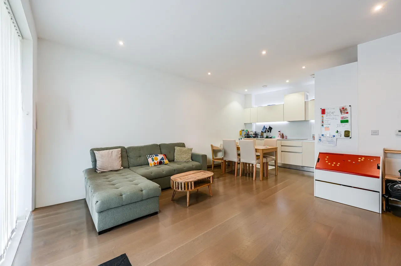 3 Portal Terrace, Handley Drive, London, photo 11