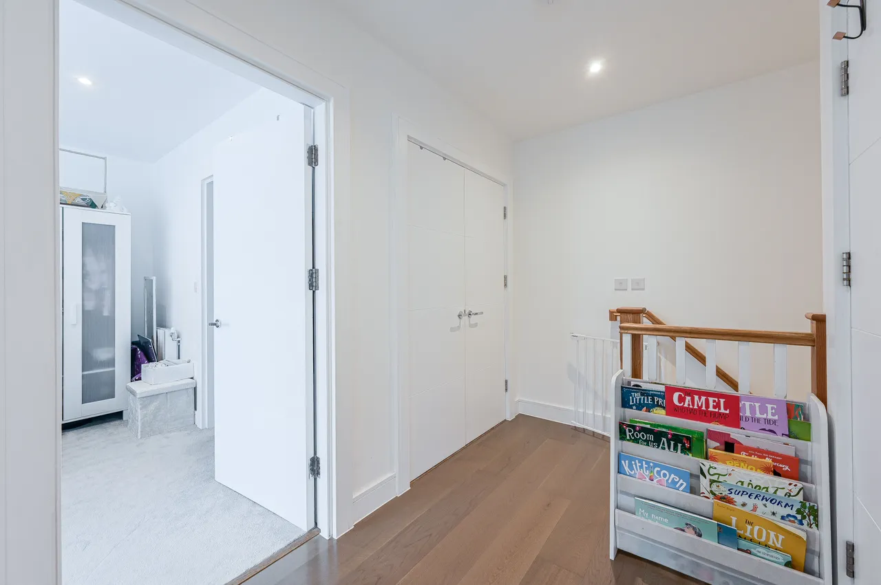 3 Portal Terrace, Handley Drive, London, photo 5