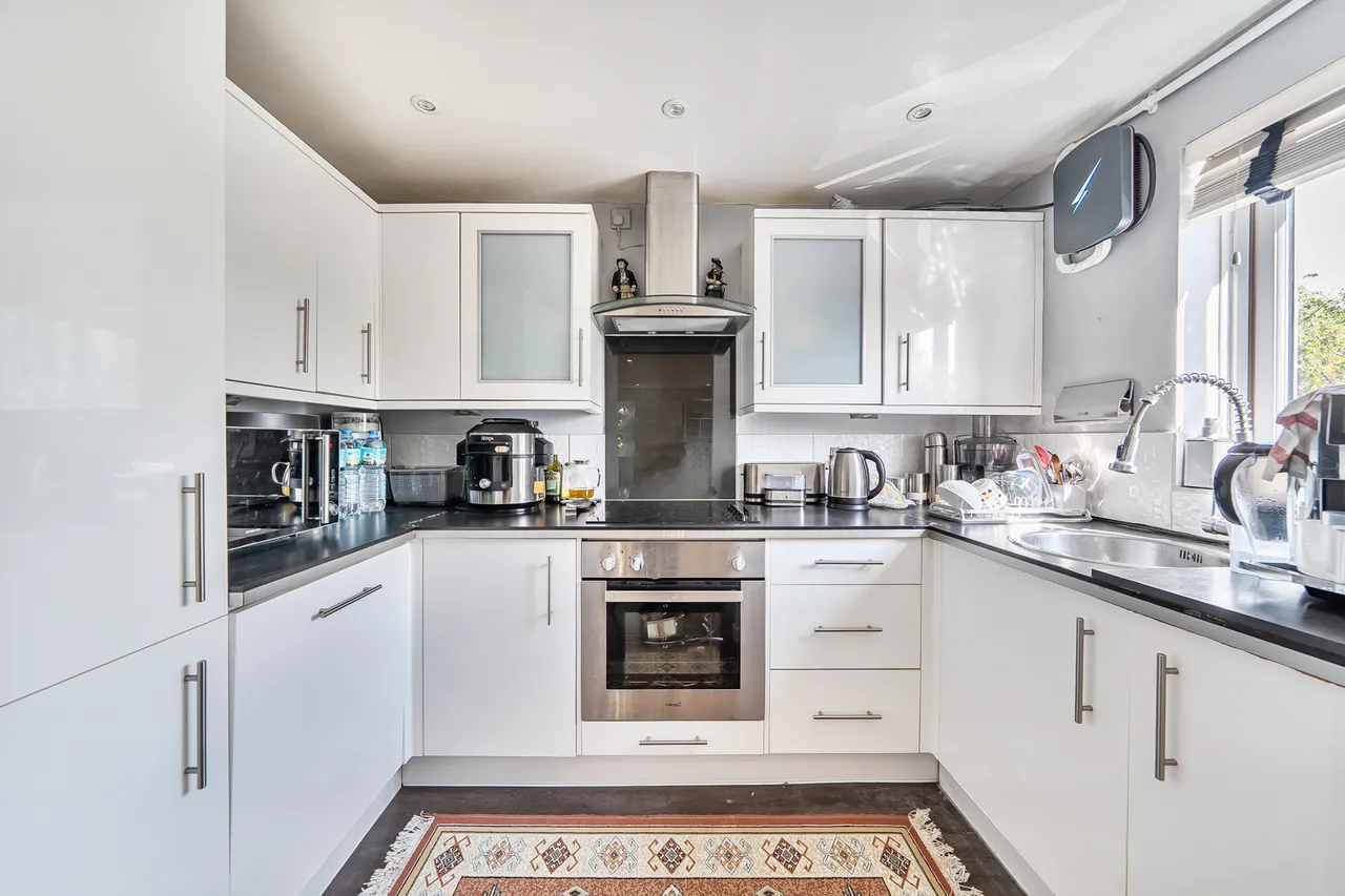 6 Rambler Court, 7 Swynford Gardens, London, photo 3