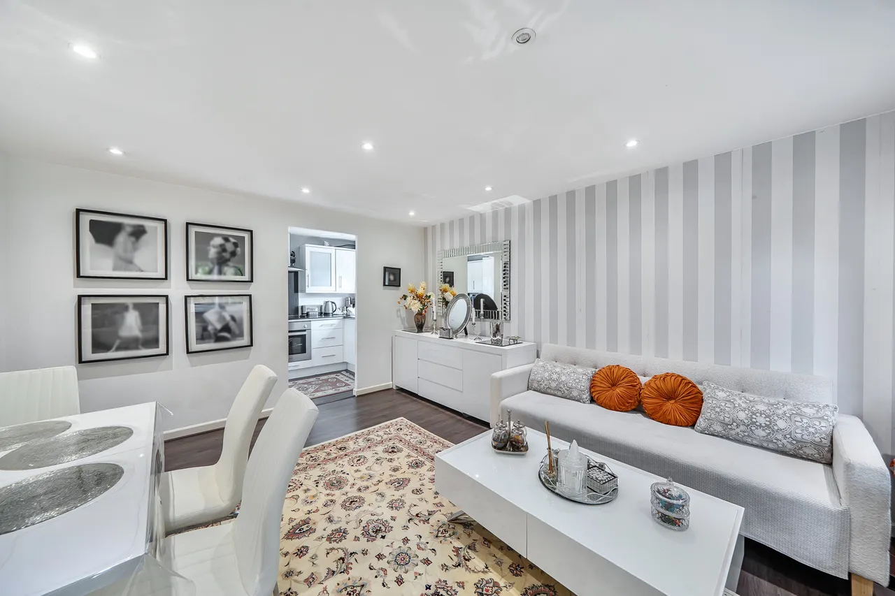6 Rambler Court, 7 Swynford Gardens, London, photo 6