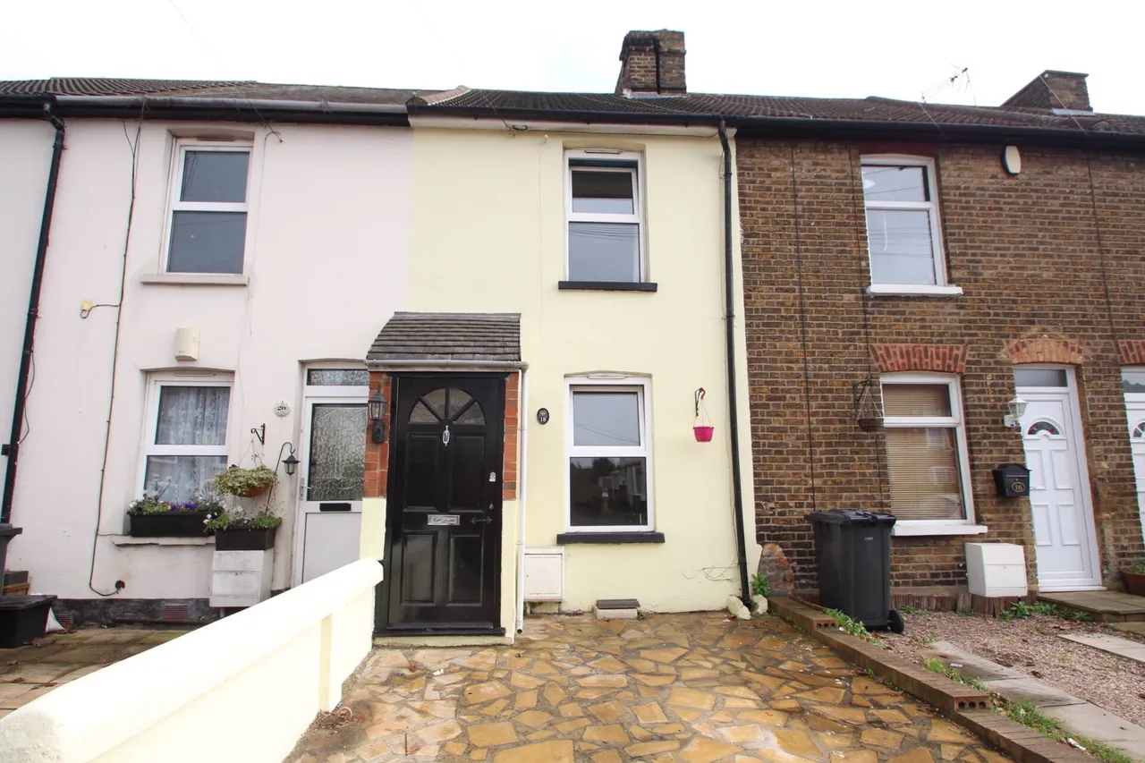 2 bed house for sale — Invicta Road, Dartford