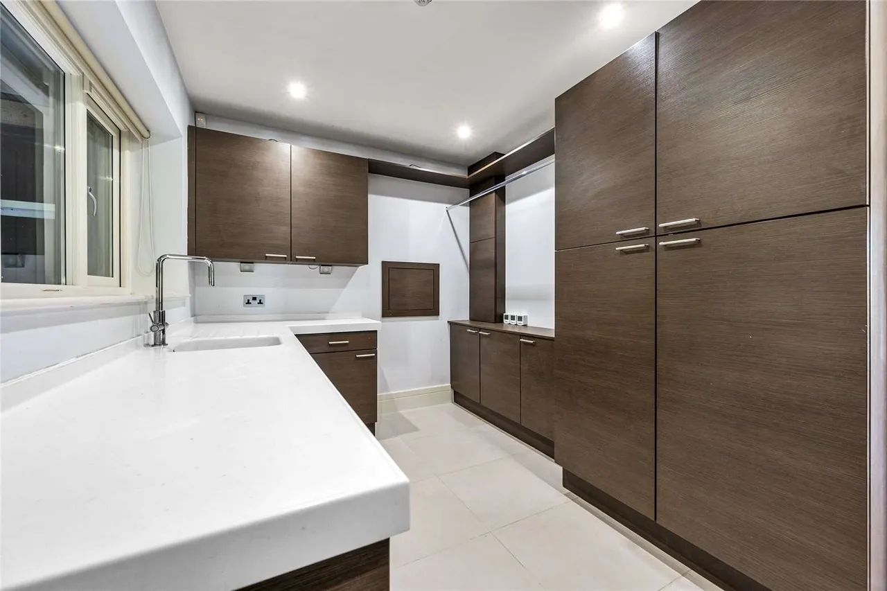 Torkington Road, Wilmslow, Cheshire, SK9 2AE, photo 9