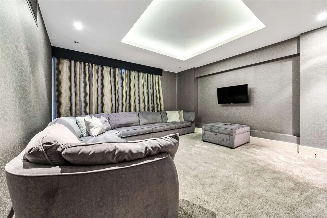 Torkington Road, Wilmslow, Cheshire, SK9 2AE, photo 10