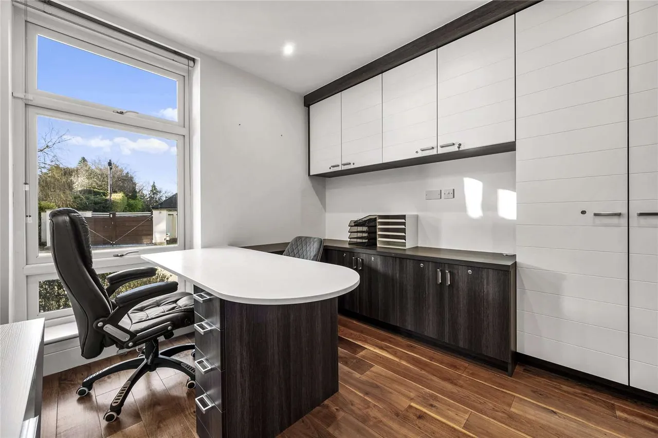 Torkington Road, Wilmslow, Cheshire, SK9 2AE, photo 12