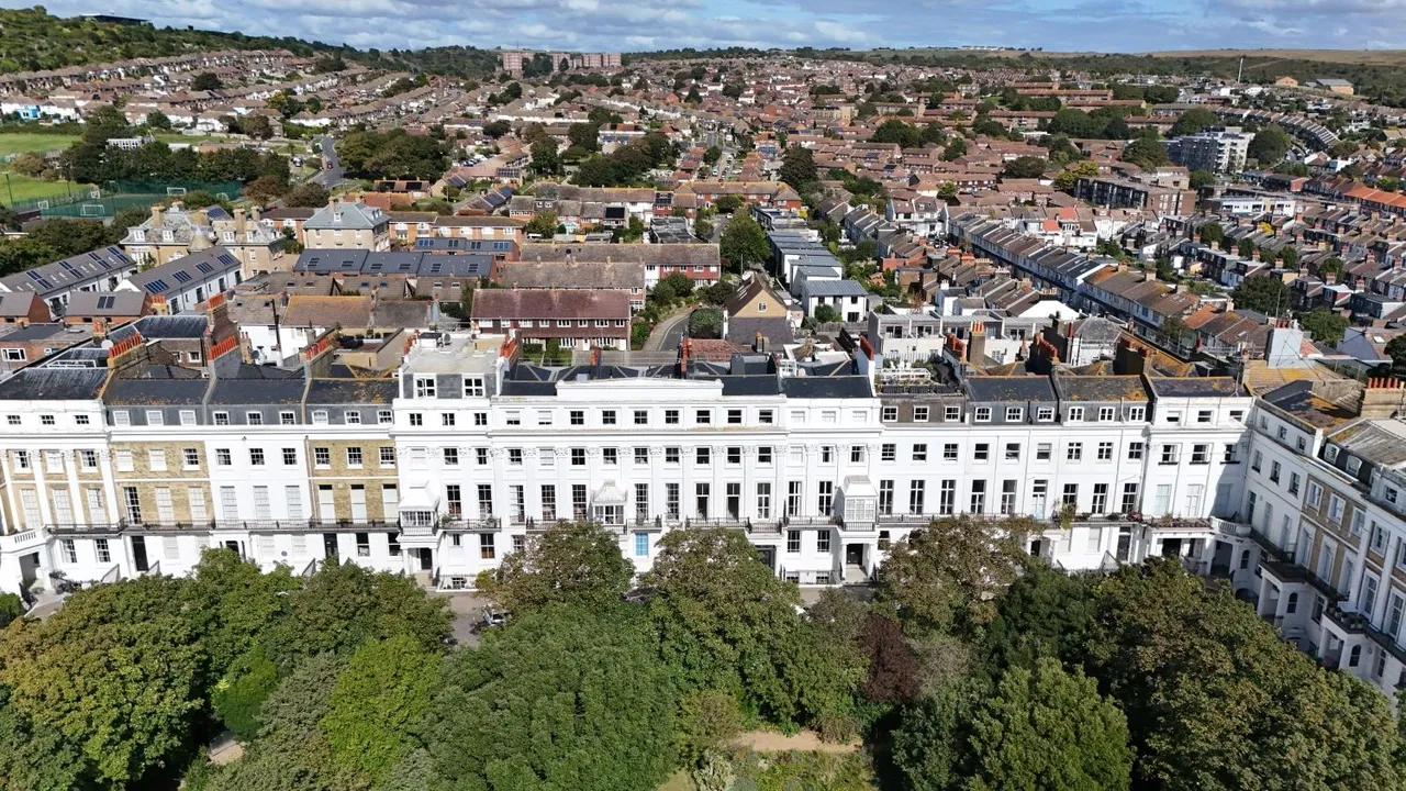 2 bed flat for sale, Sussex Square, Brighton, BN2