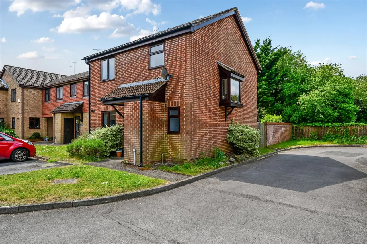 The Beeches, Ash Vale, Guildford, Surrey, GU12 5QR, photo 14