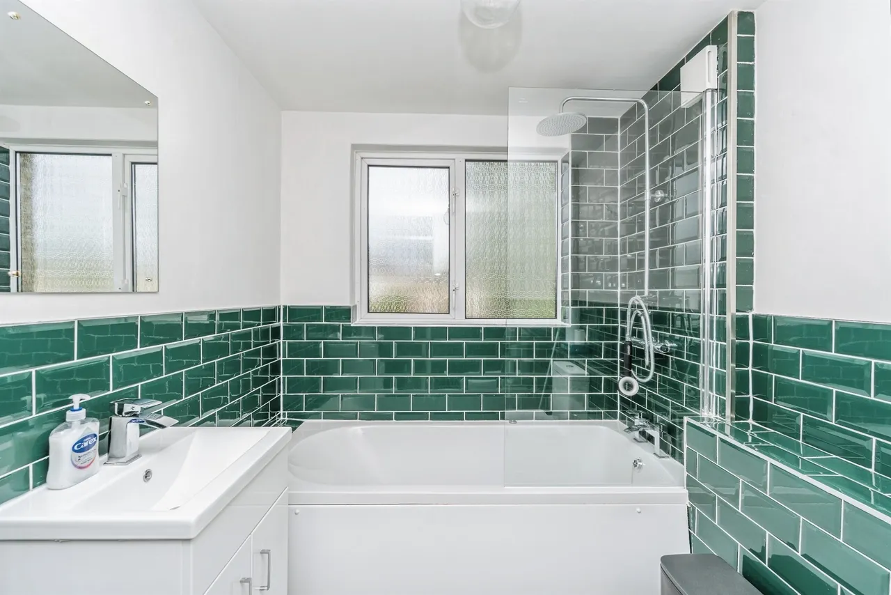 Downs Park Crescent, Totton, SO40, photo 18