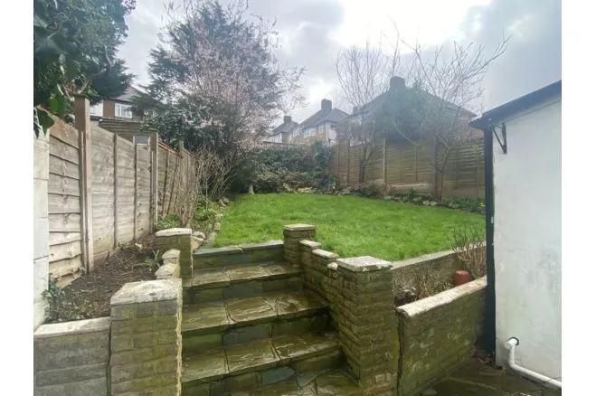 Lansdowne Road, London, E4, photo 3