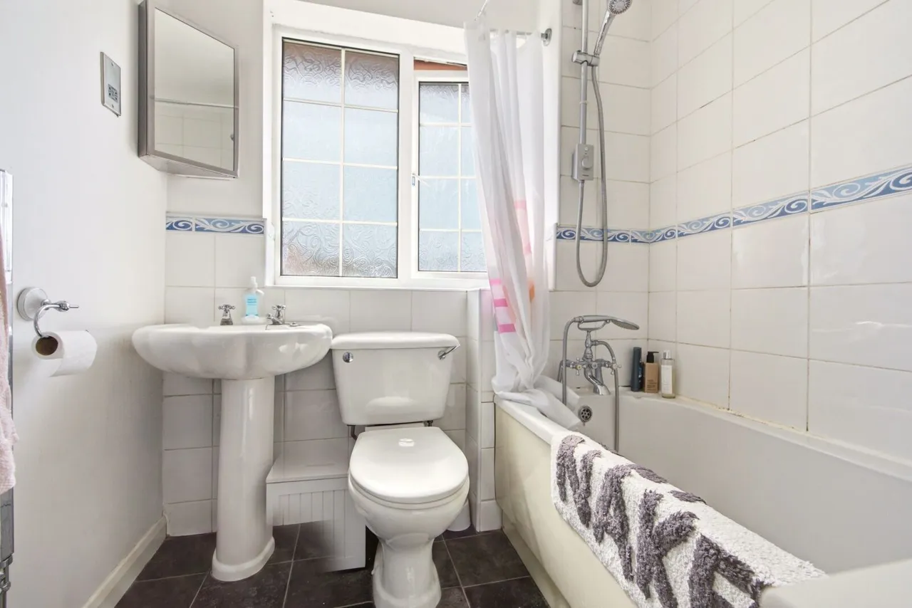 Tennyson Avenue, Houghton Regis, LU5, photo 10