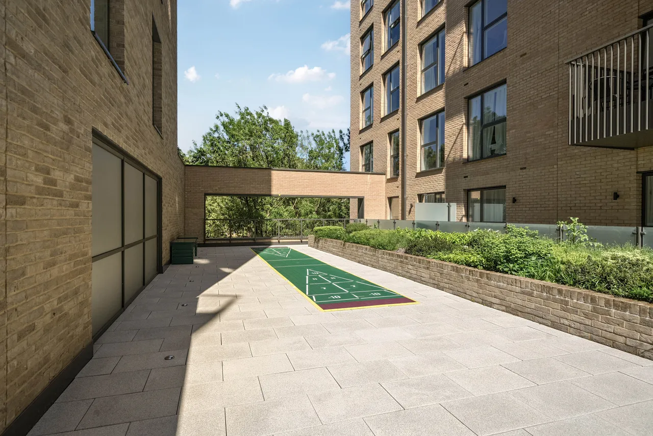 London, NW9, photo 24