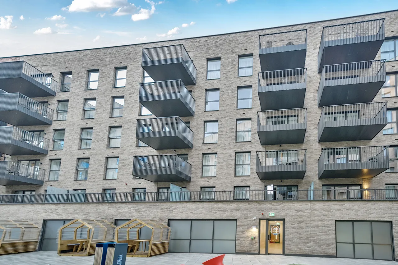 London, NW9, photo 6