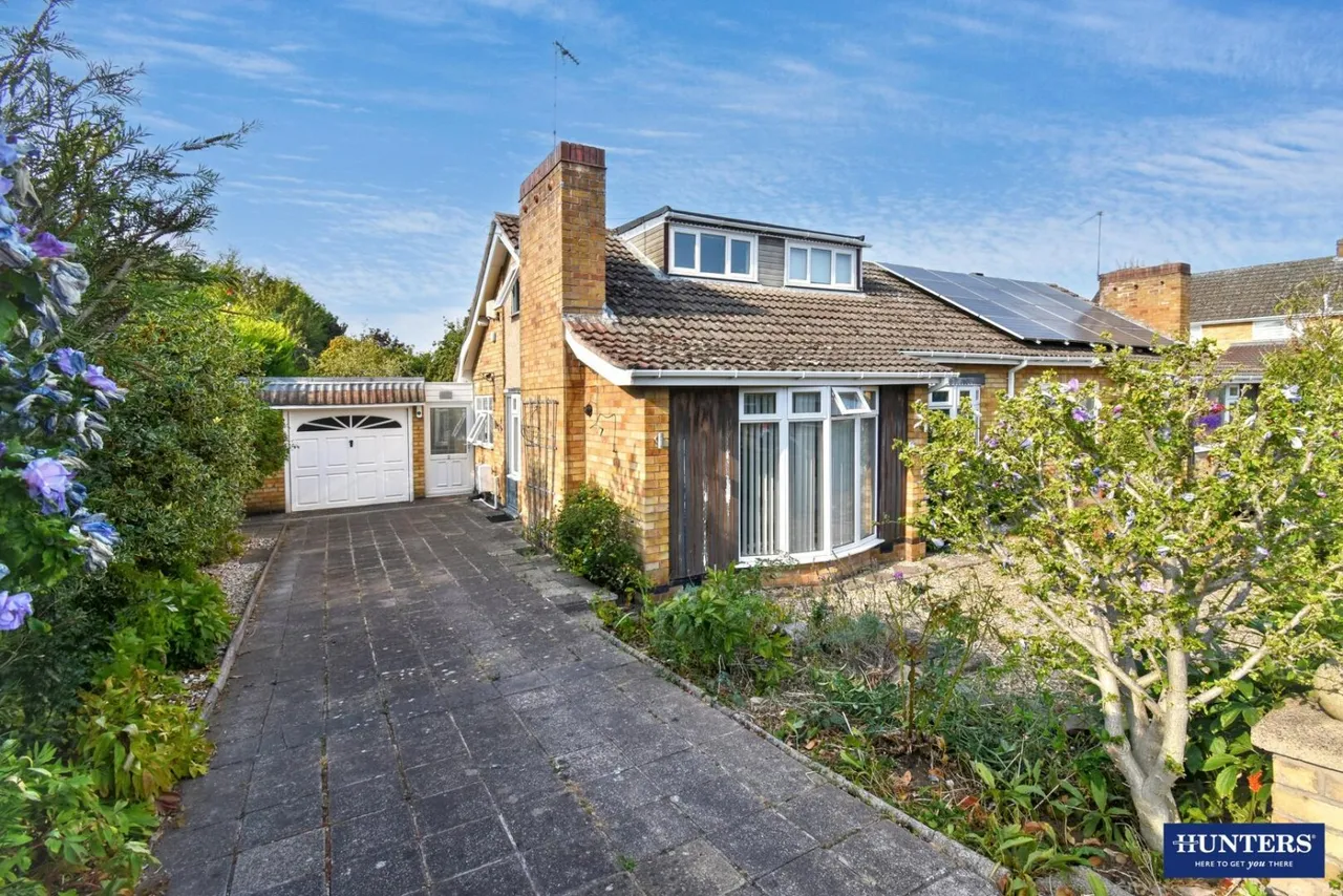 3 bed house for sale — Birchtree Road, Wigston