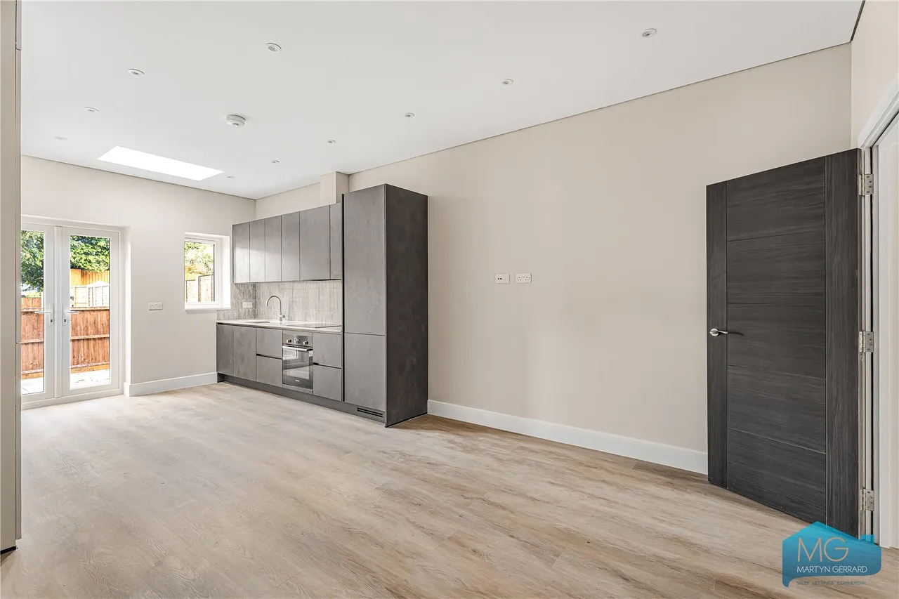 Parkhurst Road, London, N11, photo 15