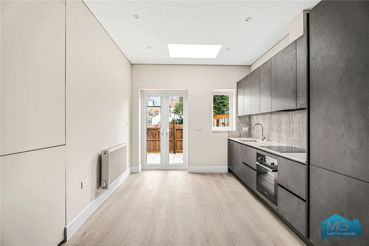 Parkhurst Road, London, N11, photo 13