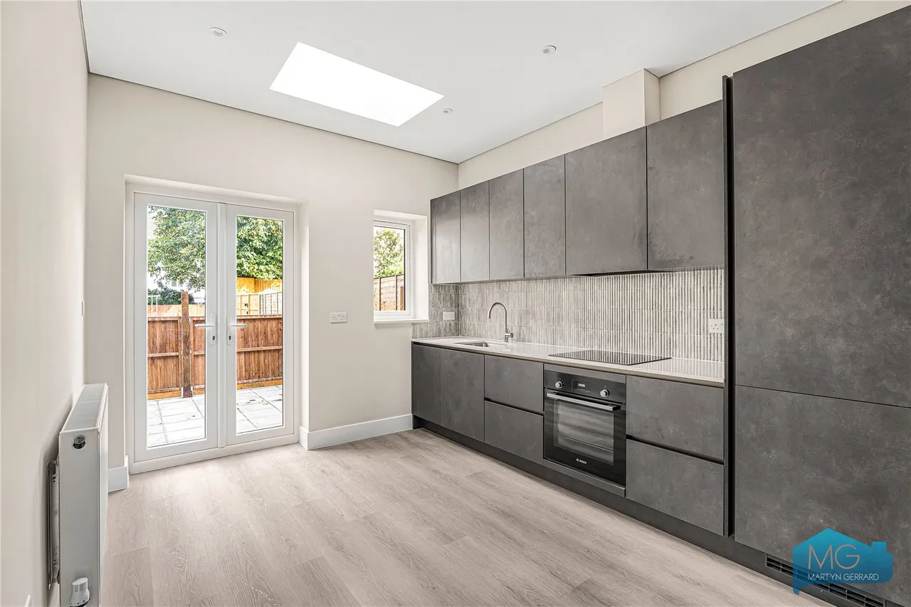 Parkhurst Road, London, N11, photo 2