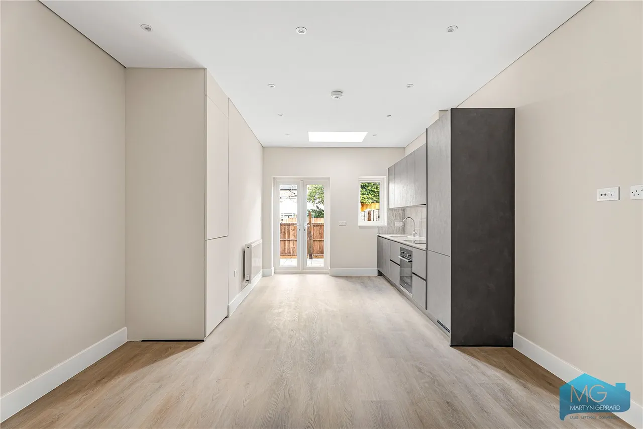 Parkhurst Road, London, N11, photo 8