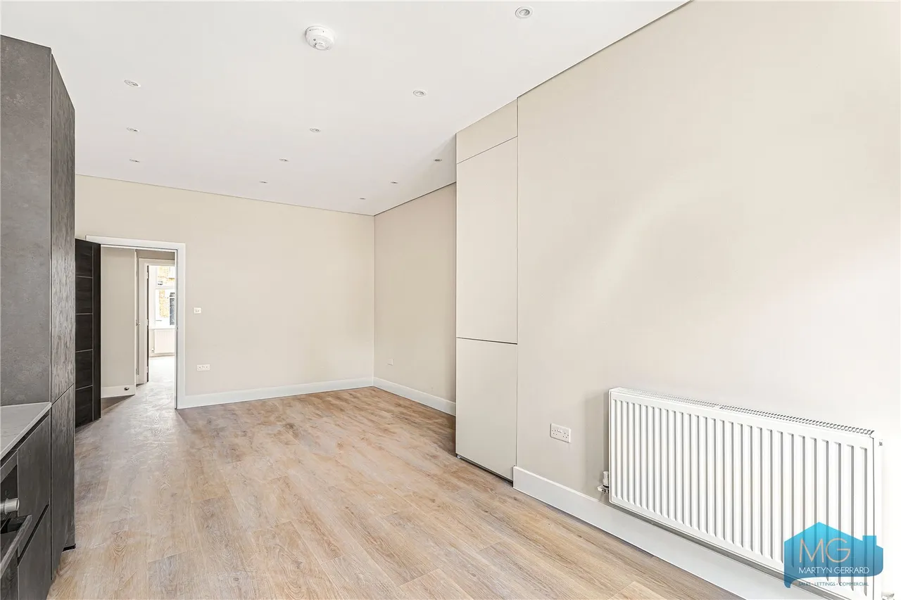 Parkhurst Road, London, N11, photo 11
