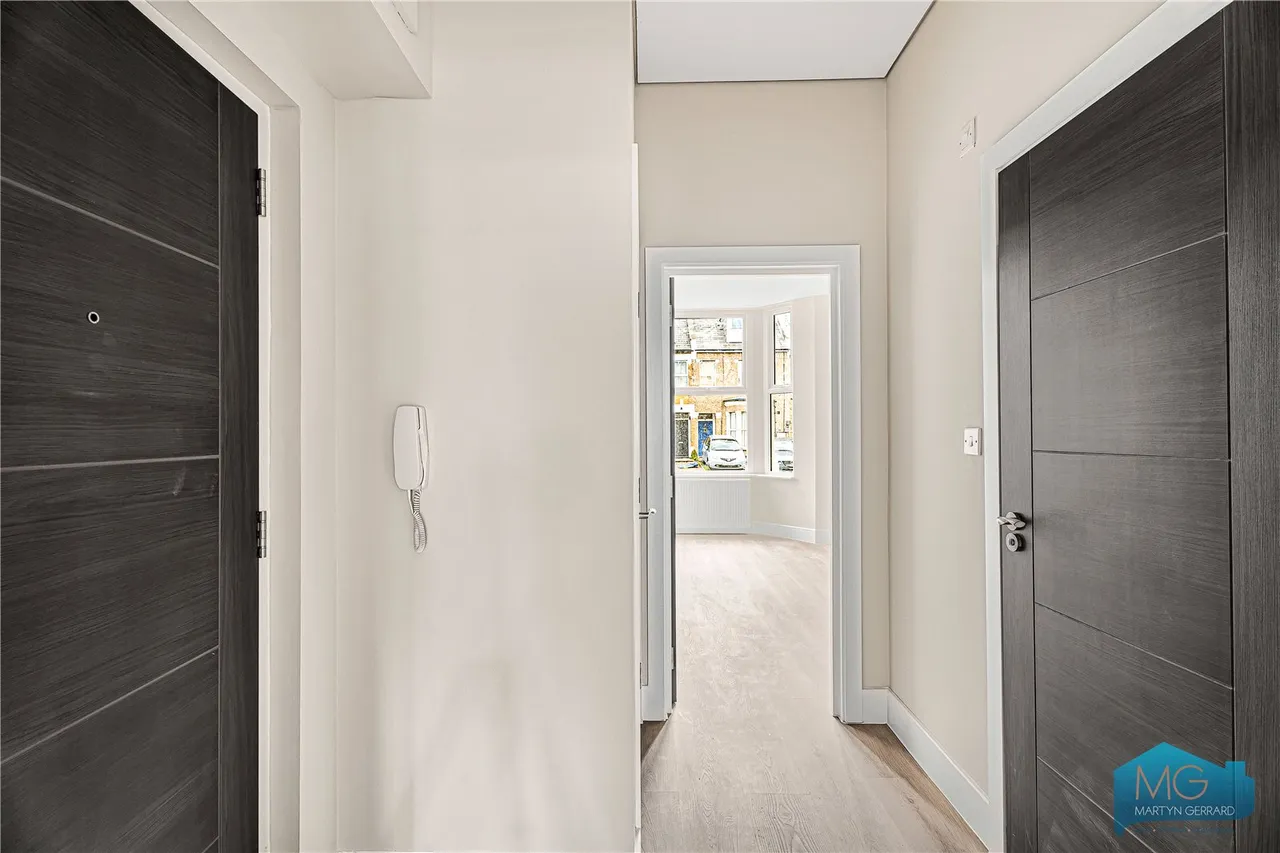Parkhurst Road, London, N11, photo 12