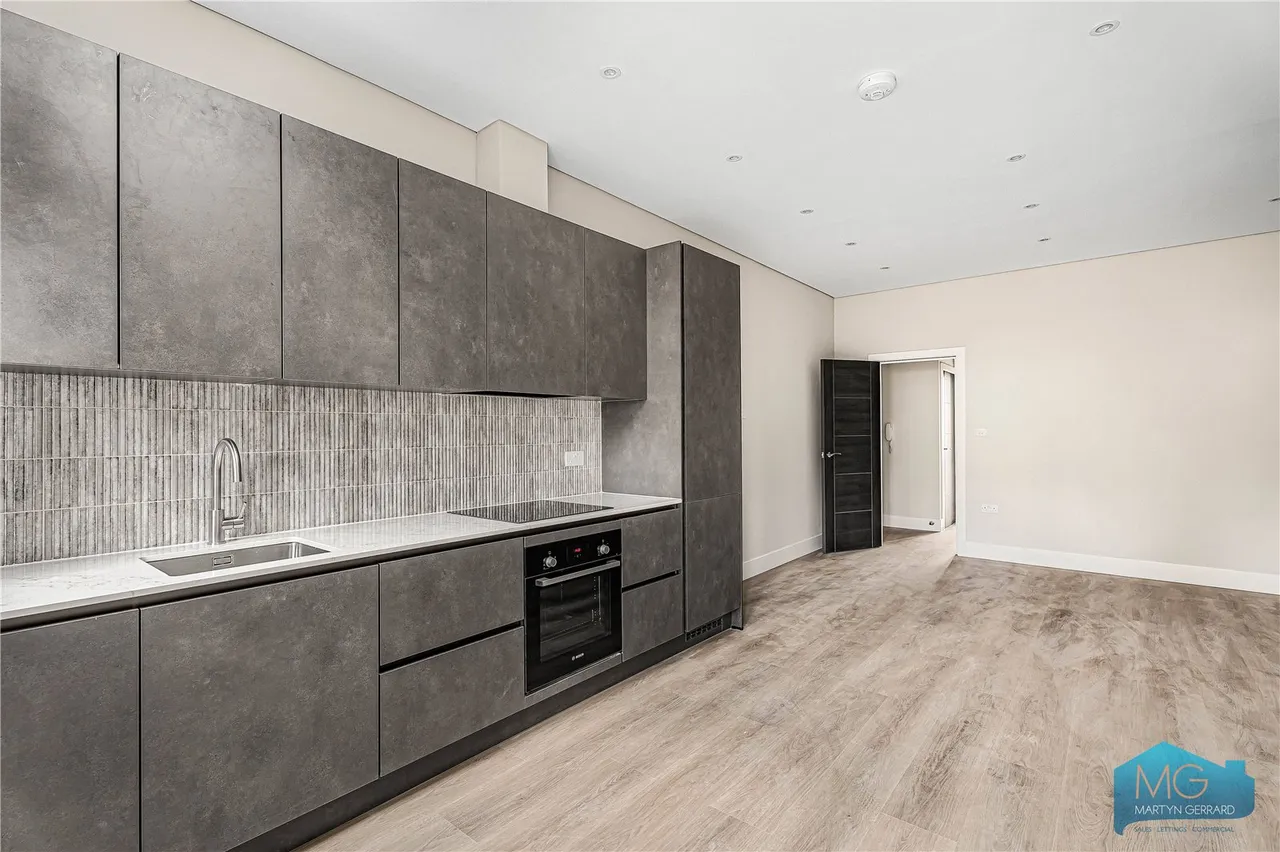 Parkhurst Road, London, N11, photo 17