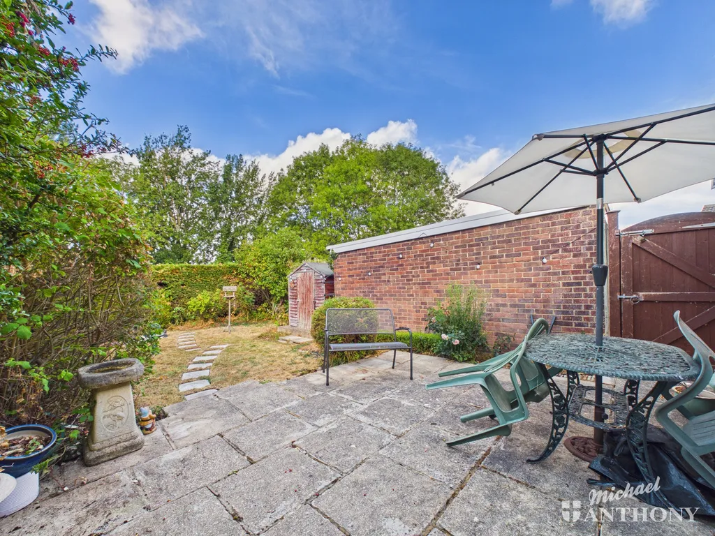 Dover Hedge, Aylesbury, HP21 7AH, photo 3