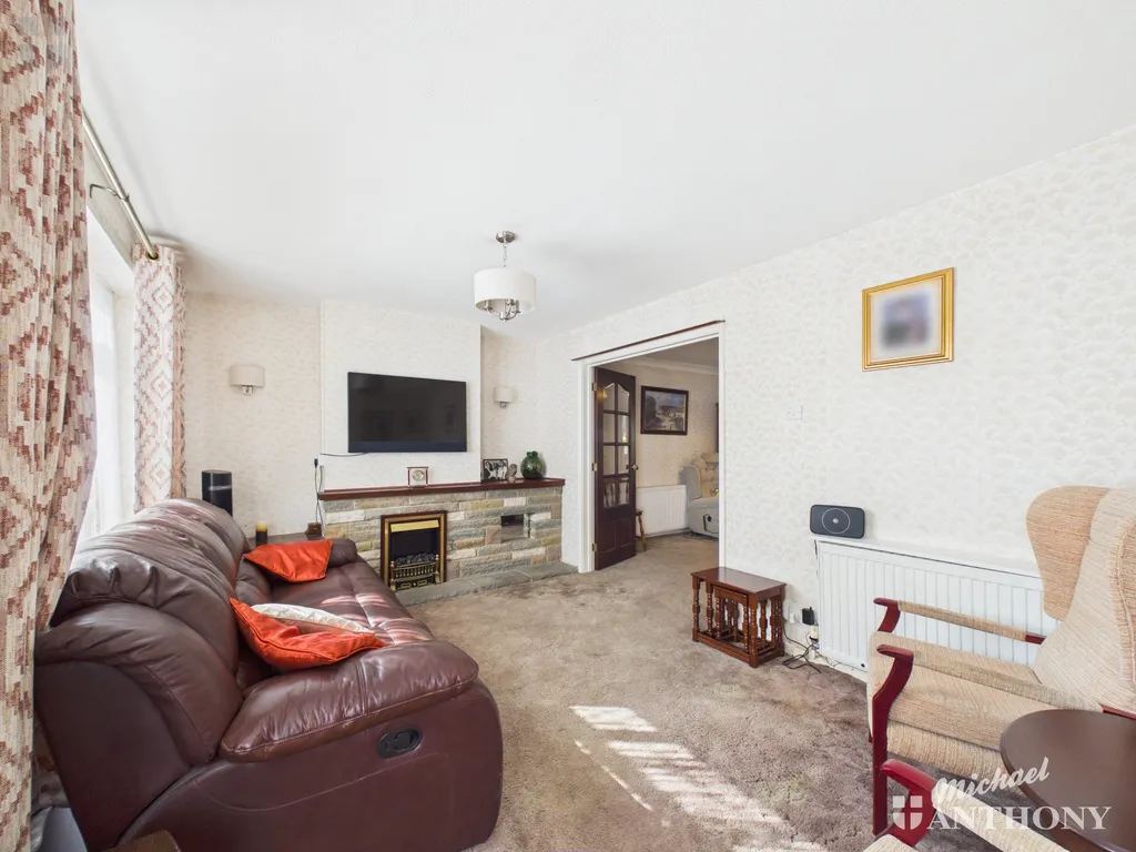 Dover Hedge, Aylesbury, HP21 7AH, photo 2