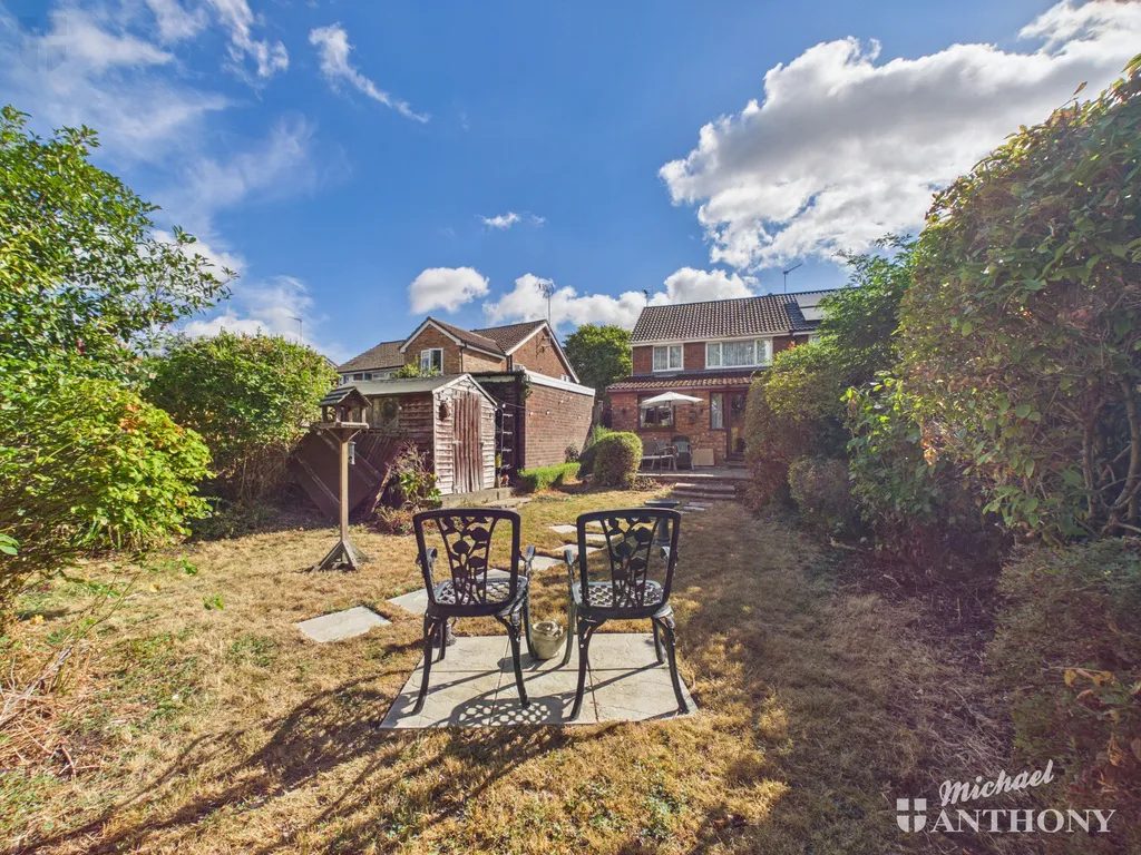 Dover Hedge, Aylesbury, HP21 7AH, photo 16