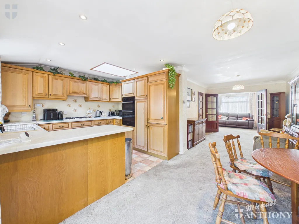Dover Hedge, Aylesbury, HP21 7AH, photo 12