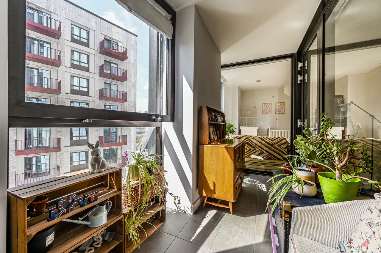 (25% Share) Flat 36, 60 Barge Walk, London, photo 5