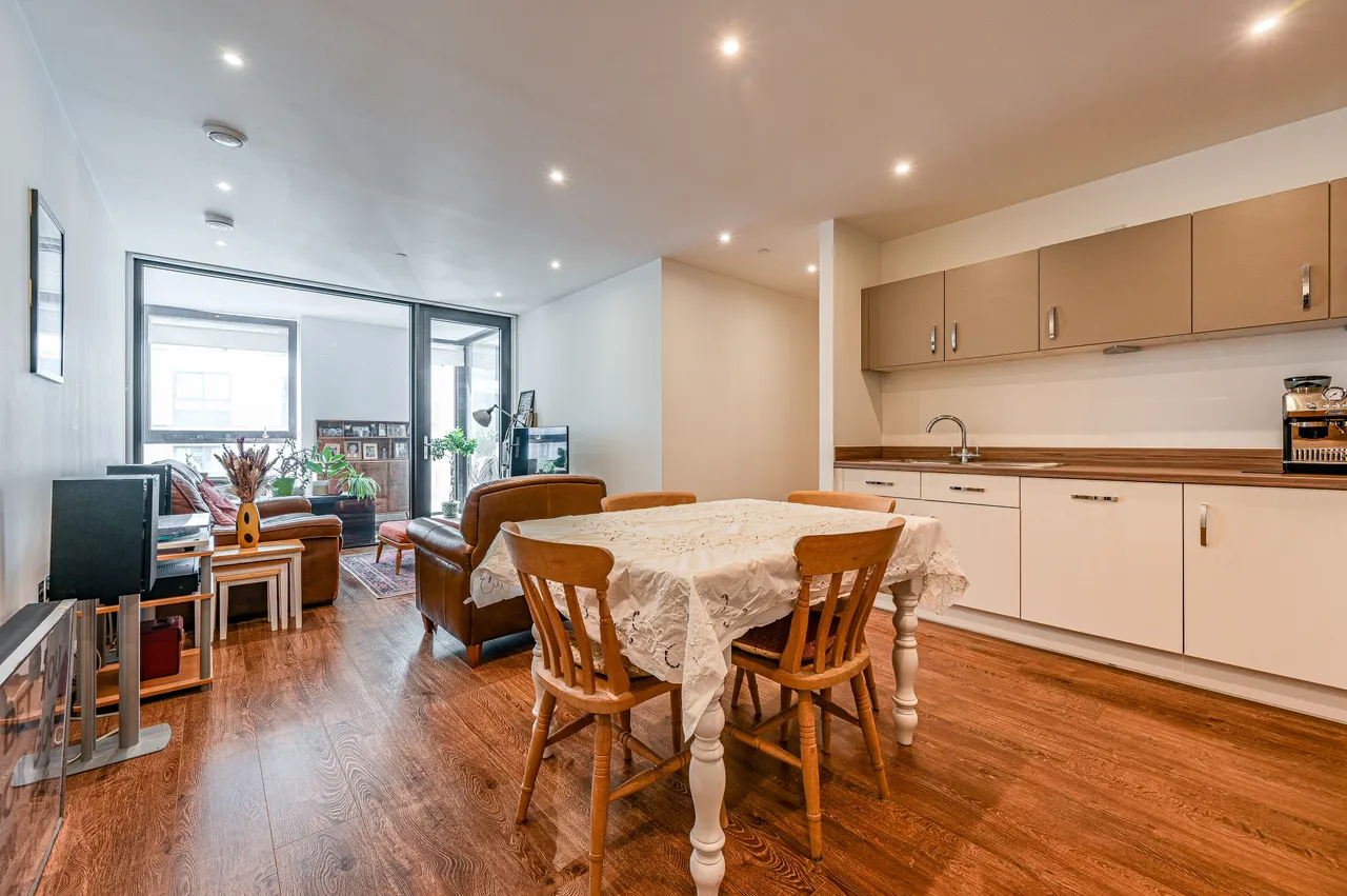 (25% Share) Flat 36, 60 Barge Walk, London, photo 11
