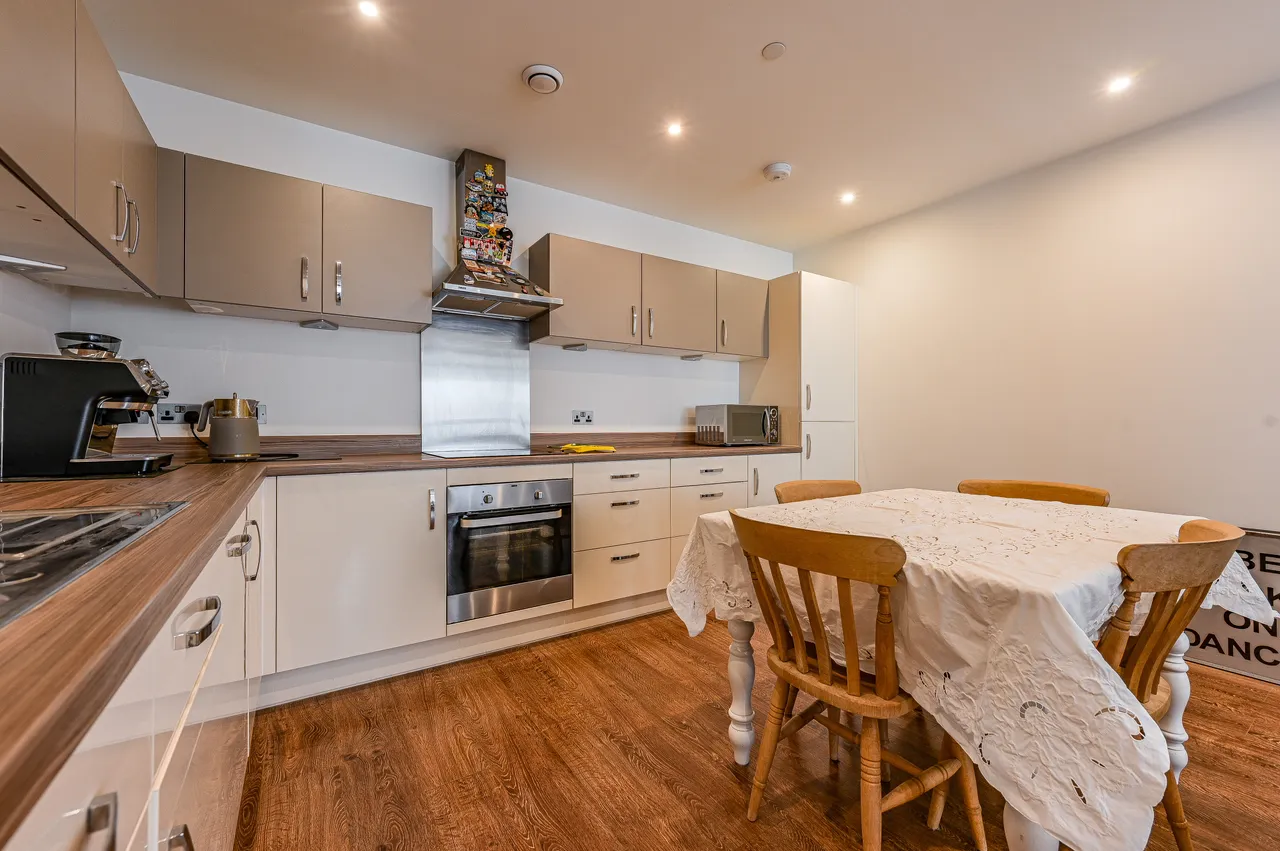 (25% Share) Flat 36, 60 Barge Walk, London, photo 8