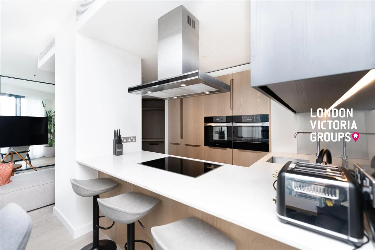 Nine Elms Lane, London, photo 7