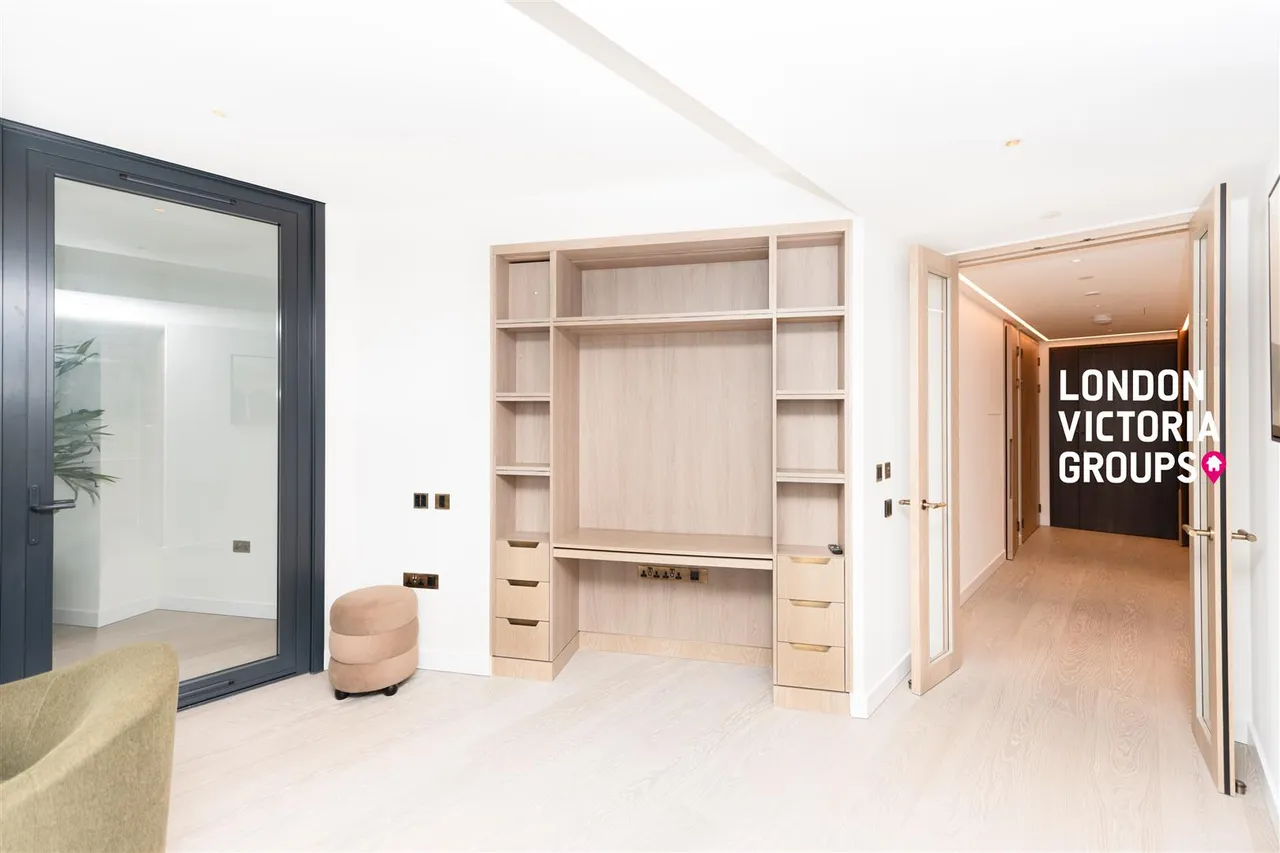 Nine Elms Lane, London, photo 5