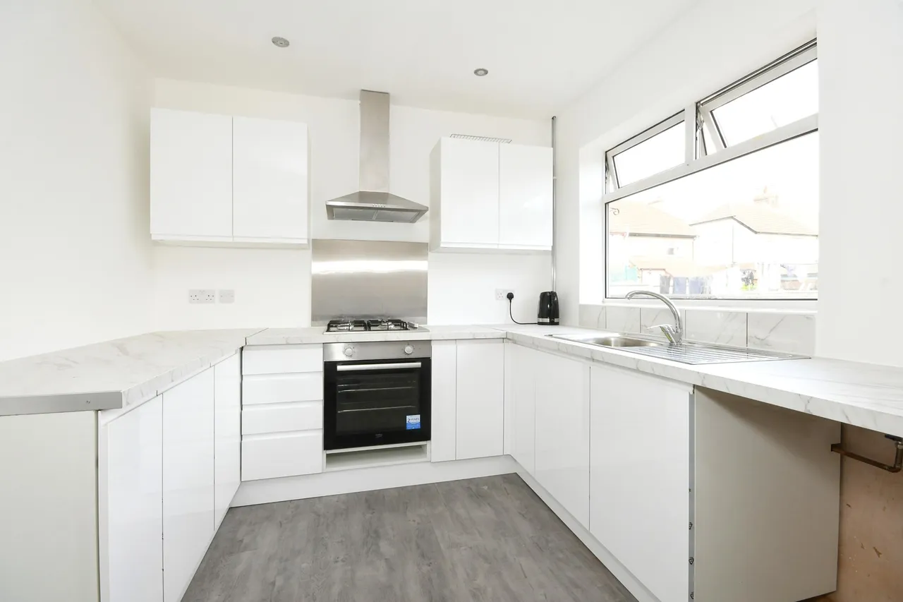 Bank Avenue, Sutton-in-Ashfield, NG17, photo 2