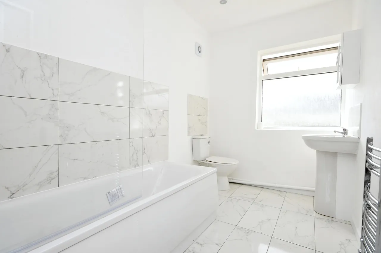Bank Avenue, Sutton-in-Ashfield, NG17, photo 13