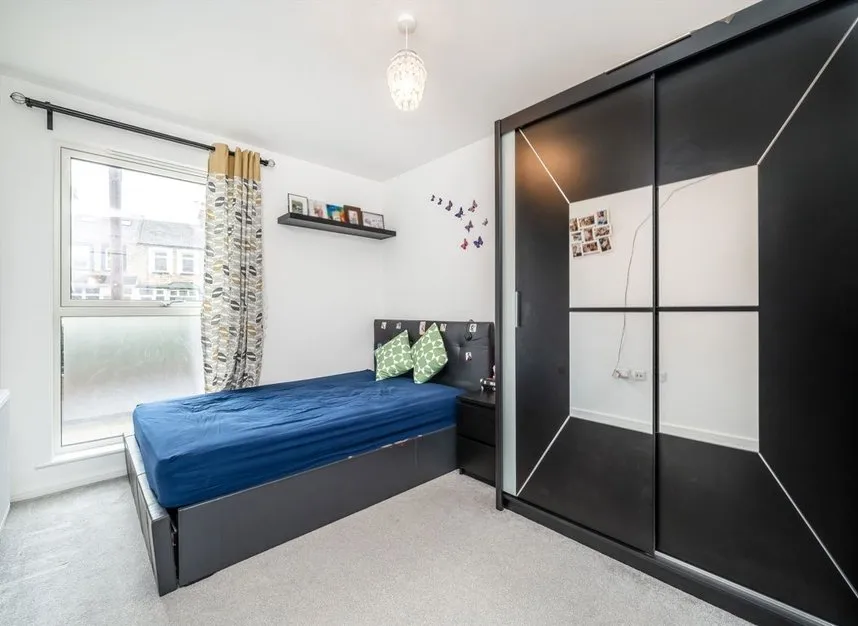 Selbourne Avenue, Hounslow, TW3, photo 5