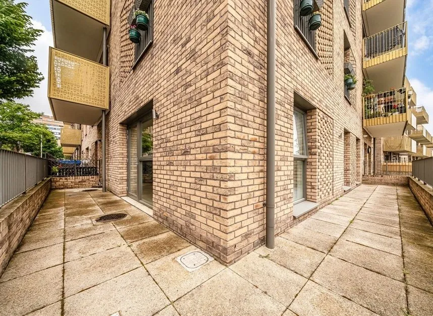 Selbourne Avenue, Hounslow, TW3, photo 6