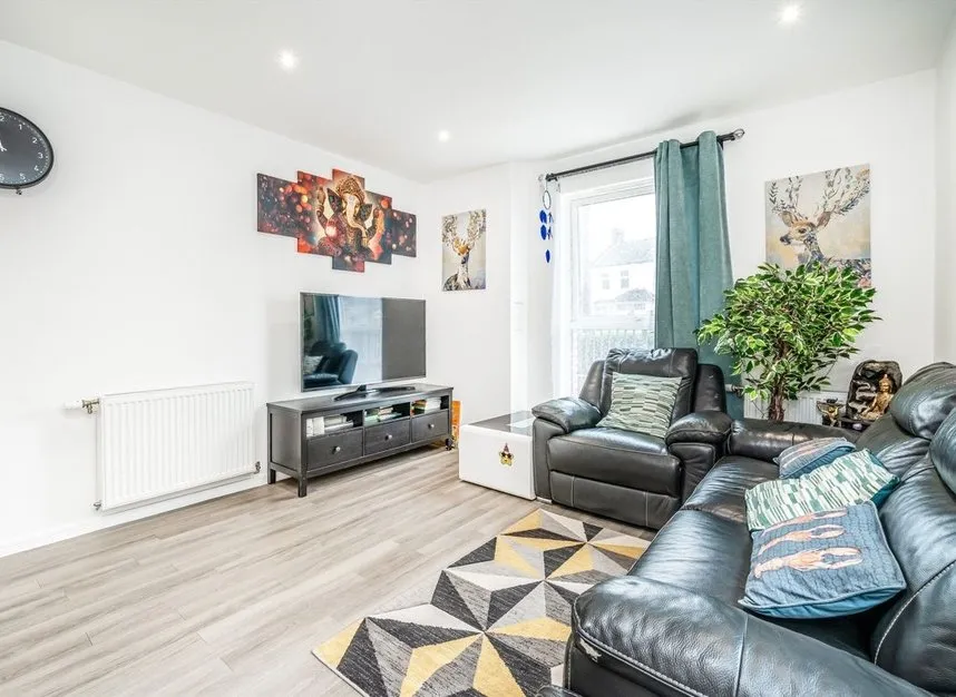 Selbourne Avenue, Hounslow, TW3, photo 3