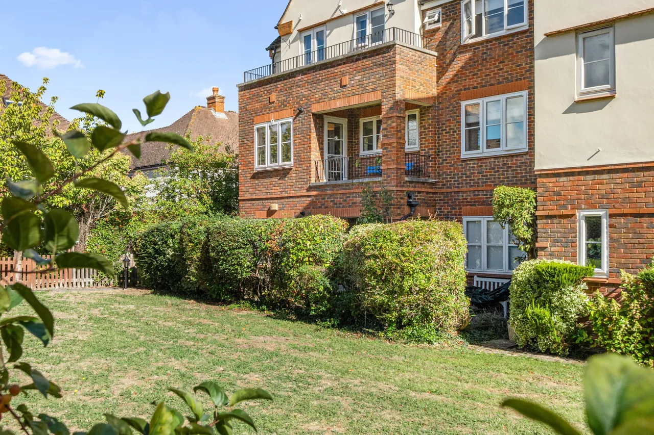 St. Martins Mews, Pyrford, GU22, photo 17