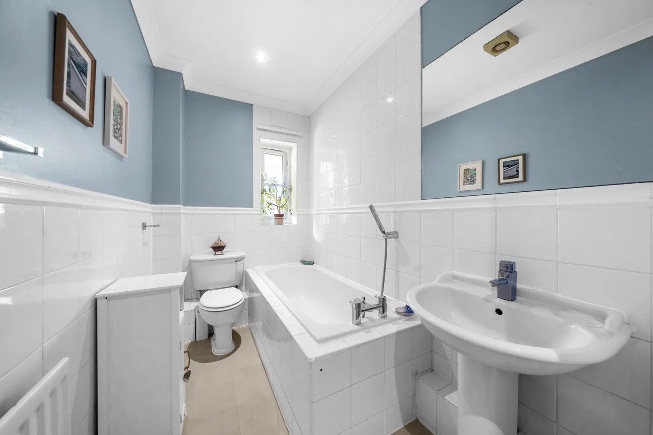 St. Martins Mews, Pyrford, GU22, photo 12