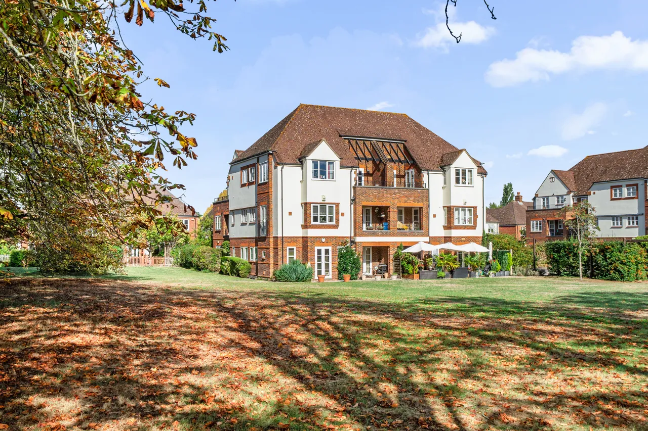 St. Martins Mews, Pyrford, GU22, photo 15