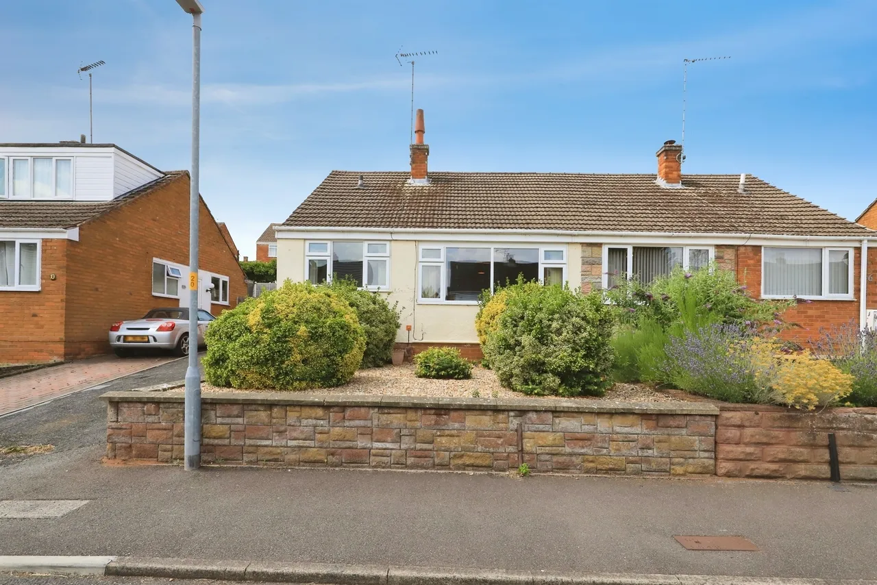 2 bed house for sale — Dunnington Avenue, Kidderminster