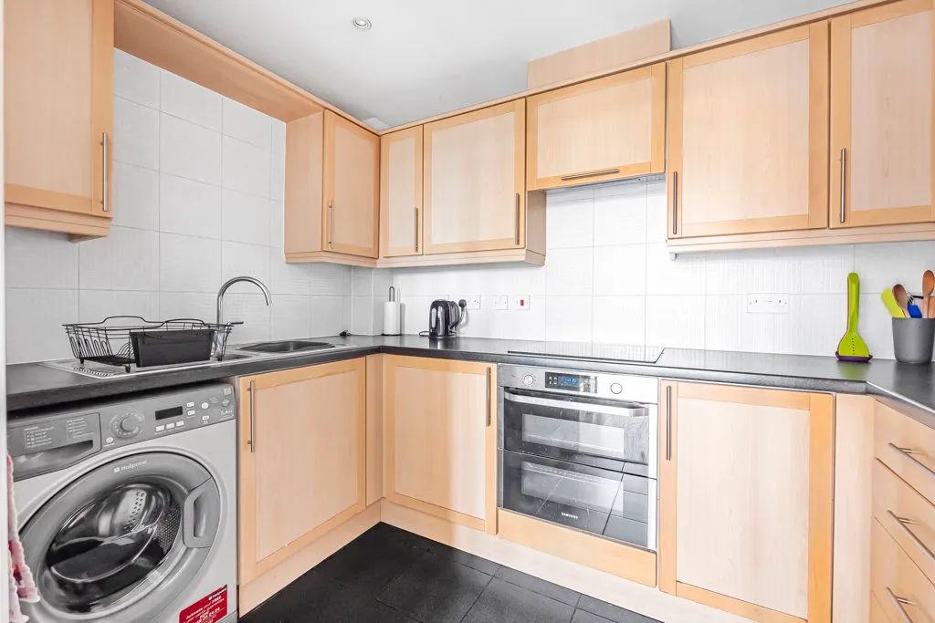 Streatham High Road, London, SW16, photo 9