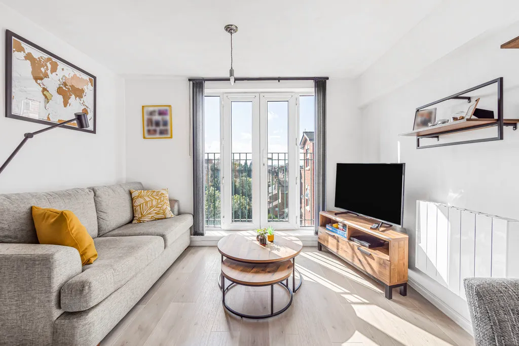 Streatham High Road, London, SW16, photo 8