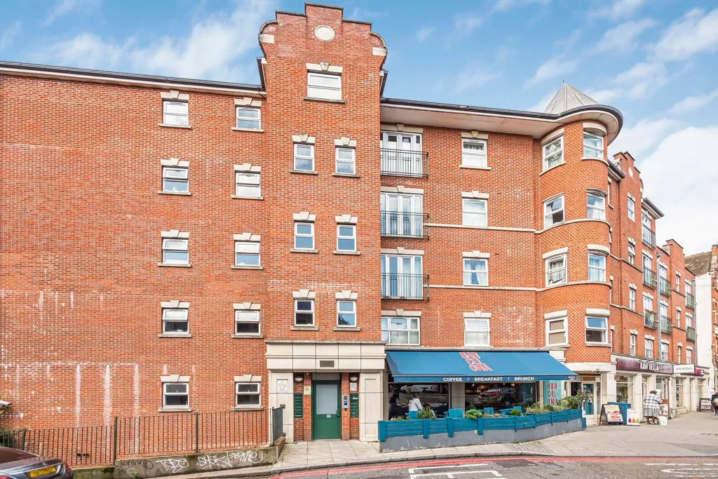 Streatham High Road, London, SW16, photo 13