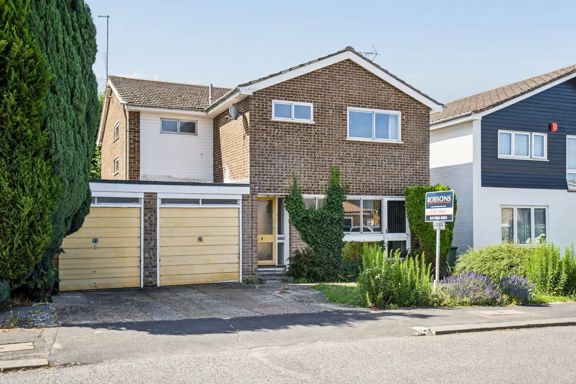 4 bed house for sale, Staplefield Close, Pinner, HA5