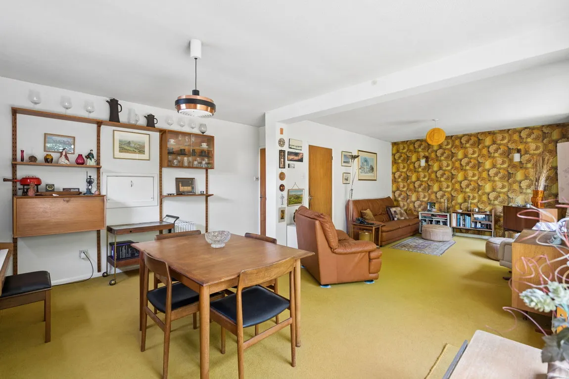 Staplefield Close, Pinner, HA5, photo 2