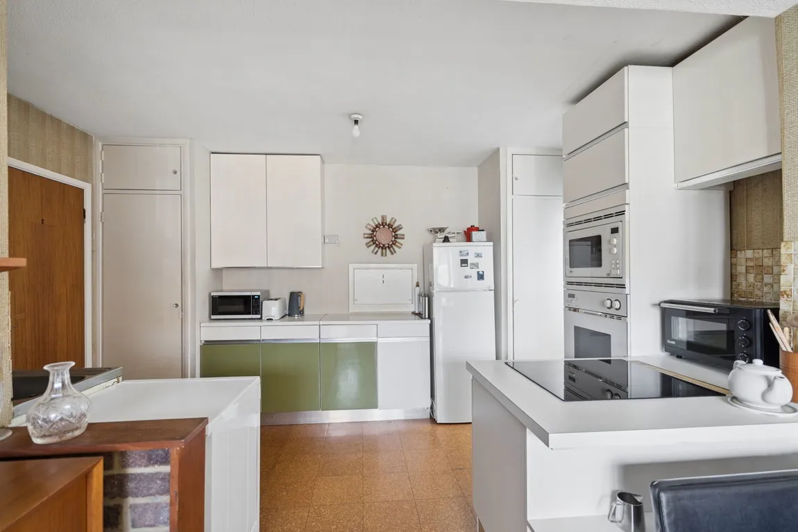 Staplefield Close, Pinner, HA5, photo 5