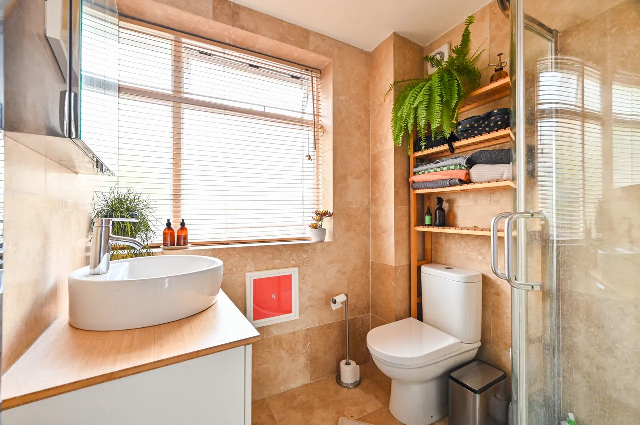 Flat 1 Crown Mews, White Horse Lane, London, photo 10