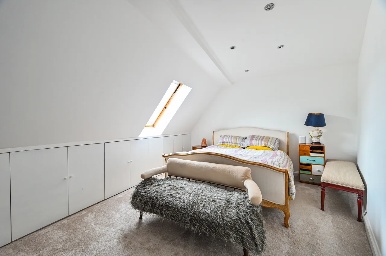 Flat 1 Crown Mews, White Horse Lane, London, photo 5