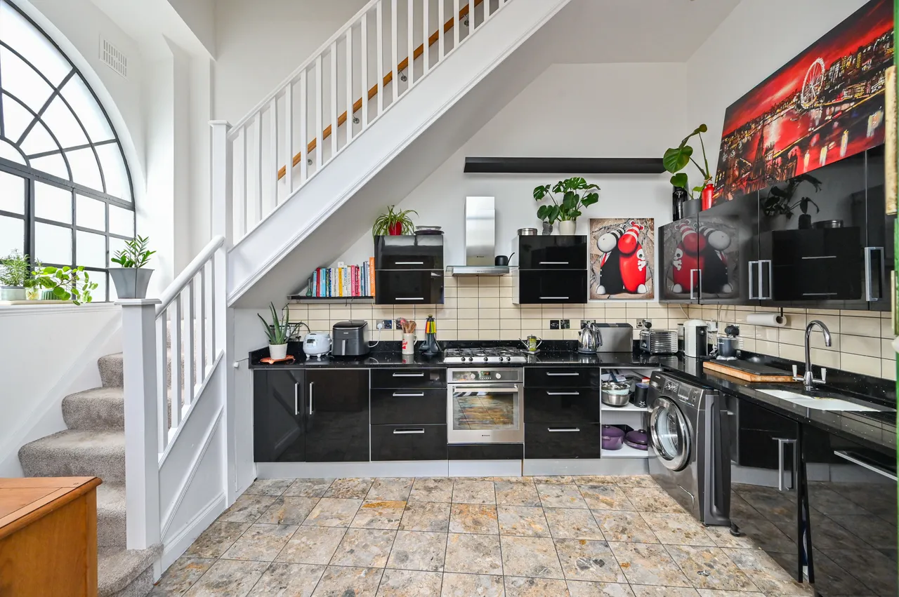 Flat 1 Crown Mews, White Horse Lane, London, photo 8